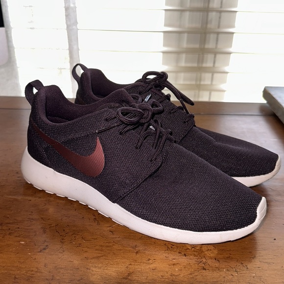 Women’s Nike Roshe - Picture 1 of 4